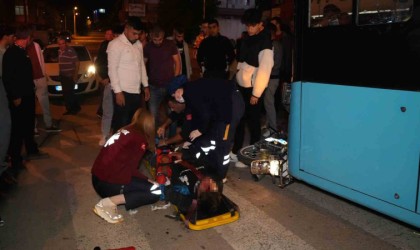 Halk otobüsüyle motosiklet çarpıştı: 14 yaşındaki genç hayatını kaybetti, arkadaşı ağır yaralandı