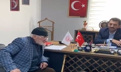 Huzurevinin yanık sesli Semiz dedesi