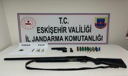 İkametlerinde uyuşturucu madde bulunduran 8 şüpheli hakkında işlem yapıldı