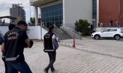 Kadını sopayla döverek öldüren şahıs, çaldığı ziynet eşyalarıyla birlikte yakalandı