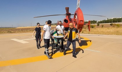 Kafasına demir düşen 83 yaşındaki hasta ambulans helikopterle hastaneye sevk edildi