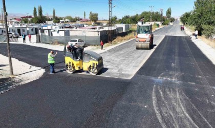 Kahramanmaraş Büyükşehir Belediyesinden Elbistanda asfalt atağı