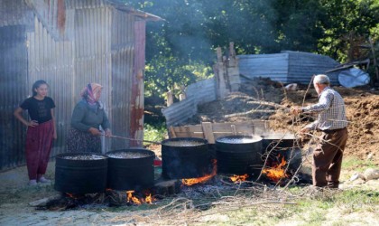 Kahramanmaraşta kazanlarda kaynatılan buğday organik bulgur haline getiriliyor