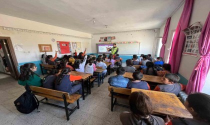 Karsta jandarmadan öğrencilere trafik eğitimi