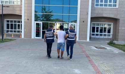 Kendini polis olarak tanıtıp 2 milyon liranın üzerinde vurgun yaptı