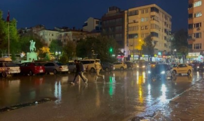 Kırklarelinde sağanak yağış