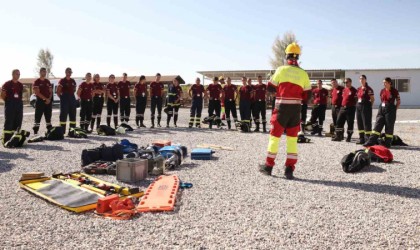 Konya Büyükşehir İtfaiyesi KKTCde görevli itfaiye personellerine eğitim verdi