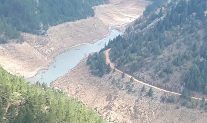 Konyada Beyşehir gölünü besleyen Derebucak barajı da kurudu