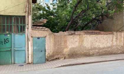 Konyada bir evin bahçesinde toprağa gömülü kadın cesedi bulundu