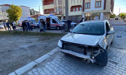 Konyada motosiklet ve otomobil çarpıştı: 2 çocuk yaralandı