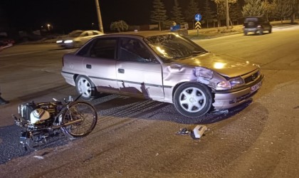 Konyada otomobil ile motosiklet çarpıştı: 2 yaralı