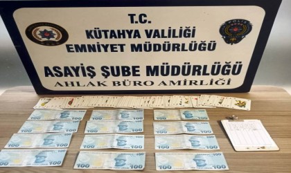 Kütahyada kumar oynayan 4 kişiye 25 bin 700 TL para cezası