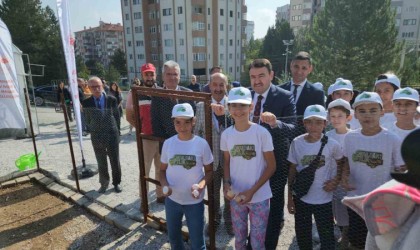 Kütahyada Okuldaki çiftlik projesi ile hasat heyecanı yaşandı