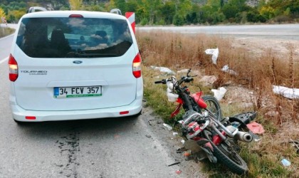 Kütahyada otomobil ile motosiklet çarpıştı: 1 yaralı