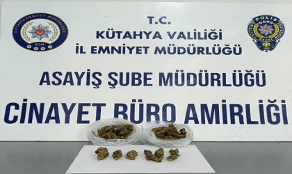 Kütahyada uyuşturucu bulunan araçtaki 3 kişi gözaltına alındı