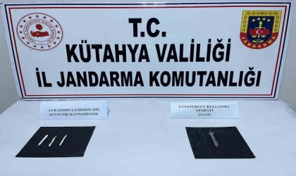 Kütahyada uyuşturucu ele geçirilen araçtaki 3 kişiden 2si tutuklandı