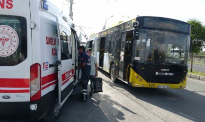 Malatyada otobüs ile hafif ticari araç çarpıştı: 2 yaralı