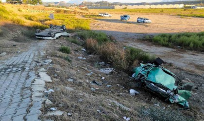 Manavgatta araçlar şarampole yuvarlandı: 3 yaralı