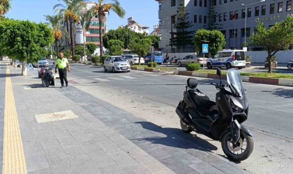 Manavgatta elektrikli bisiklet ile motosiklet çarpıştı: 3 yaralı