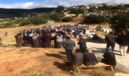 Mersinde öldürülen baba ile oğlu ve gelini toprağa verildi