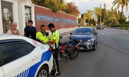 Motosiklet ile otomobil çarpıştı: 1 yaralı