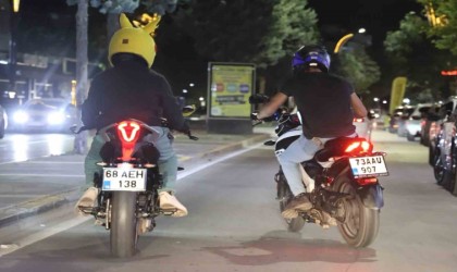 Motosikletli trafik magandaları kamerada