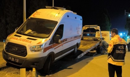 Muşta ambulans kaza yaptı: 2 yaralı