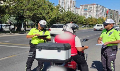 Niğdede 1 ayda 750 motosiklet sürücüsü denetlendi, 60 motosiklet trafikten men edildi