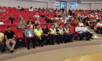 Okul servis şoförlerine trafik güvenliği eğitimi verildi