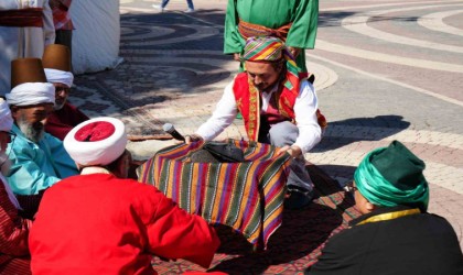 Pabucu dama atılmak deyimi buradan geliyor