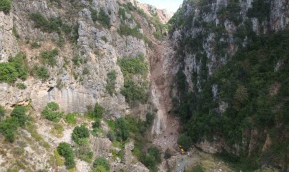 Patlamayla yerle bir olan doğa harikası şelalenin kurtarılması için çalışma başlatıldı