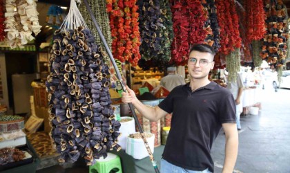 Patlıcan, kabak ve biber kurutmalıkları görsel şölen sunuyor