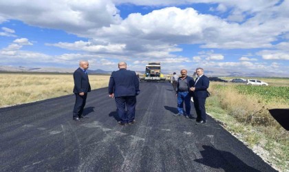 Patnosta köy yolları asfaltlanmaya devam ediyor