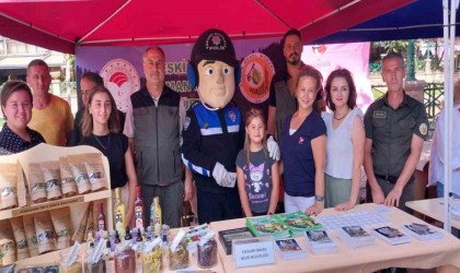 Polis ekipleri Halk Sağlığı Sokak Etkinliğinde vatandaşları bilgilendirdi