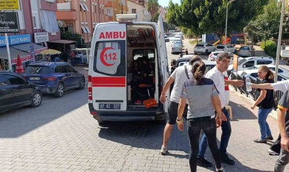 Rampa aşağı hareket eden aracı durdurmak isterken hastanelik oldu