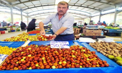 Simav Hünnapı pazarın gözde meyvesi