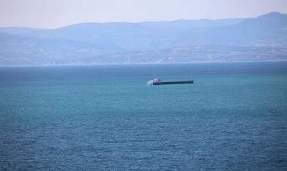 Sinop açıklarında batma tehlikesi geçiren kuru yük gemisi kurtarıldı