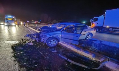 Sivasta otomobiller kafa kafaya çarpıştı: 1 ölü 2 yaralı