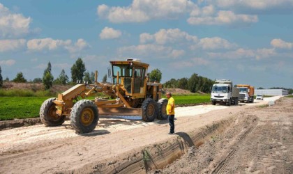 Tarsusta kırsal bölgelerdeki yollar yenileniyor