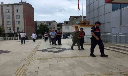 Tartıştıkları trafik polisinin başına sandalye vurup yaralamışlardı: 3 kişi adliyeye sevk edildi