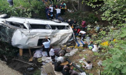 Tokatta fındık işçilerini taşıyan minibüs devrildi, çok sayıda yaralı var