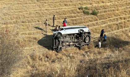 TPAO servis aracı ile taksi çarpıştı: 3ü ağır 6 yaralı