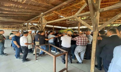 Trafik kazasında hayatını kaybeden belediye başkanının yeğeni toprağa verildi