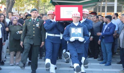 Trafik kazasında hayatını kaybeden teğmen toprağa verildi