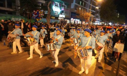 29 Ekim Cumhuriyet Bayramında Niğdede fener alayı düzenlendi