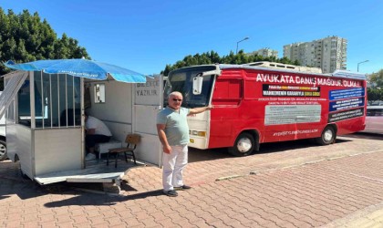 Adliye önünde üzerinde ‘Avukata danış, mağdur olma yazılı meçhul otobüs, arzuhalcileri kızdırdı