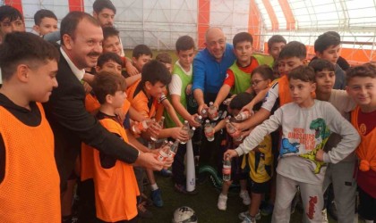 Afyonkarahisarda gençler ‘Gazozuna Maç ile sporun tadını çıkardı