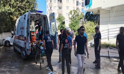 Antalyada inşaat iskelesi çöktü: 2 işçi yaralandı