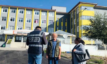 Ardahanda Polis okul çevrelerinde göz açtırmıyor