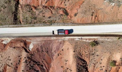 Asfaltlanan yol köylünün yüzünü güldürdü: Allah devletimize zeval vermesin